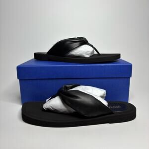 Stuart Weitzman Cassie Leather Thong Sandal in Black